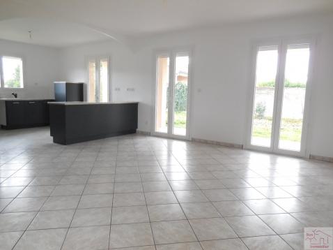 A VENDRE MAISON AVEC GARAGE DE PLUS DE 116m�

