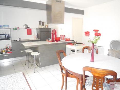 A VENDRE APPARTEMENT DE TYPE 2 DE PLAIN-PIED AVEC GARAGE 
