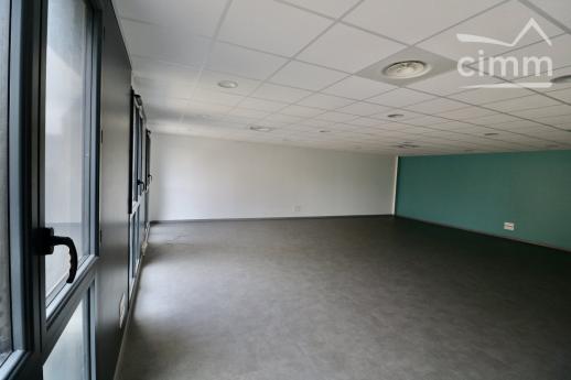 Bureau neuf proche A1 et Gare SNCF
