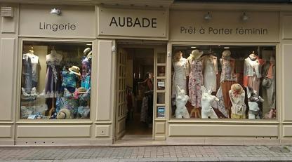 A VENDRE MUR PRET A PORTER - LINGERIE NON DISSOCIABLE DU FOND DE COMMERCE
