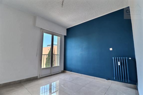 VENTE APPARTEMENT 4 PIECES RENOVE 3EME ET DERNIER ETAGE A SANARY SUR MER
