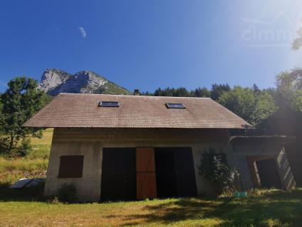 Garage � destination de maison plus terrain.

