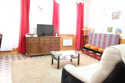  A vendre une maison de caract�re r�nov�e, de 140 m2 avec 4 chambres, un joli patio et une terrasse