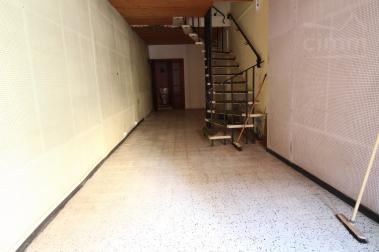 A vendre une maison de 84m2 � r�nover sur 3 �tages avec 3 chambres 
