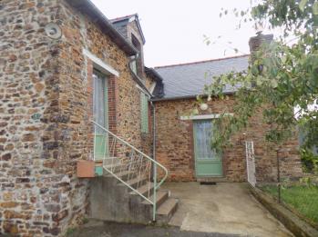 Maison de campagne avec hangar
