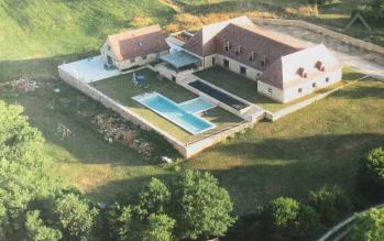 15 kms de Sarlat, tr�s belle propri�t� en pierre
