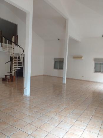 Local commercial ou entrep�t ou stockage
