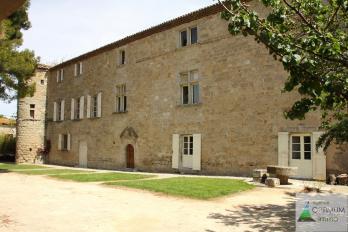 CHATEAU DE VILLAGE XVIIe SIECLE
