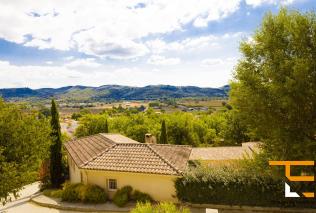 GREOUX LES BAINS - MAISON PROVENCALE DE TYPE 5 AVEC VUE D'EXCEPTION
