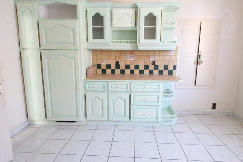A vendre une maison de village de 124 m� avec 4 grandes chambres.
