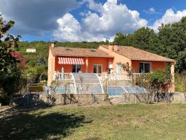 Villa T7 avec piscine et jardin 2200 m�
