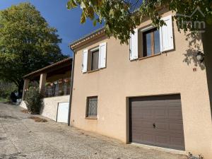 Maison T6 + piscine couverte + 3330 m� terrain

