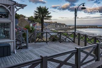 Immeuble - habitation et commercial vue exceptionnel sur baie du Mont St Michel 
