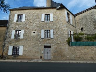 A vendre � Saint martial de Nabirat (24250) maison en pierre T3 avec terrasse 
