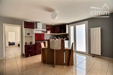 Ballan-Mir�, T9, 2.5km du centre-ville, maison du 18�me s r�nov�e (RT2012) de 190m� environ, 5 ch do