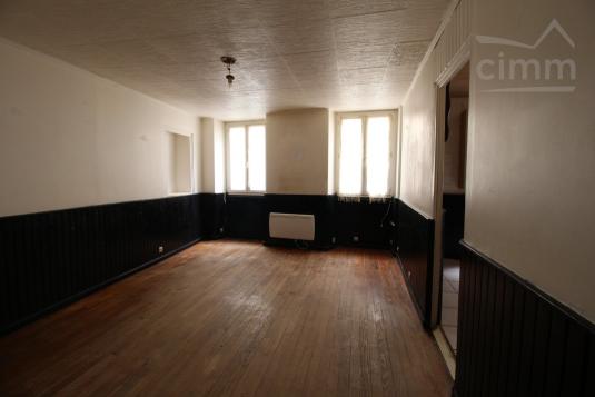A vendre un immeuble avec 2 appartements, un T2 et un T3

