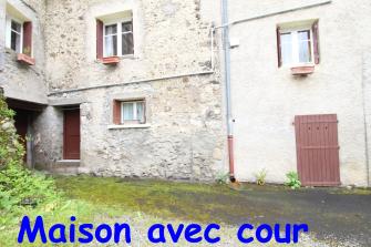 A vendre une maison de village 3 chambres ,garage, atelier, plusieurs parcelles  de foret non attena