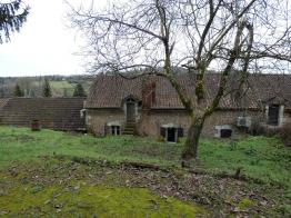 A vendre � Belves (24170) maison de ville T5 avec jardin
