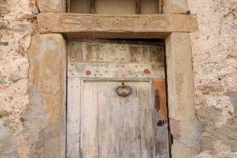 A vendre une maison ancienne en pierre de 128 m� avec une cour, � r�habiliter
