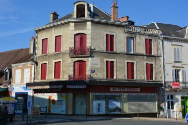  APPARTEMENTS ET LOCAL COMMERCIAL SURFACE TOTALE 356 m�.
