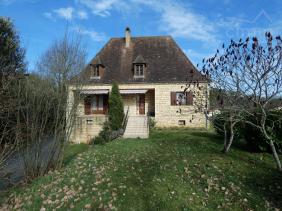 A vendre maison p�rigourdine � Proissans (24200) T4 avec jardin
