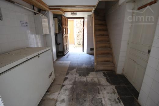 A vendre un b�timent de 149 m� � r�habiliter
