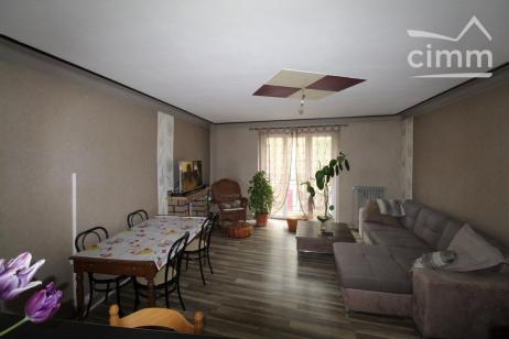 Buxy. Maison 160 m�. 3 Chambres, au coeur du village.
