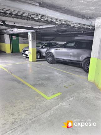 Lot de deux places de stationnement int�rieur  
