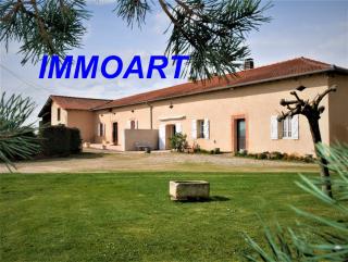 FERME STYLE LONGERE sur 1,3 hectares clos 
