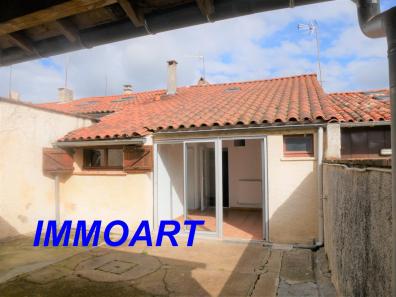 MAISON de VILLAGE cour et d�pendances 
