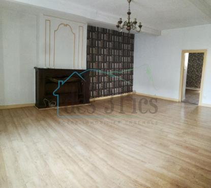 Maison avec 2 chambres sur 2 niveaux.
