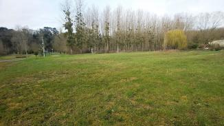 A Monthou sur Bi�vre � 13 km au sud de BLOIS Terrain constructible de 830 m� au calme 
