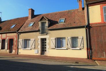 Maison de village avec 4 chambres + D�pendances + T2 � La Bussi�re 45230
