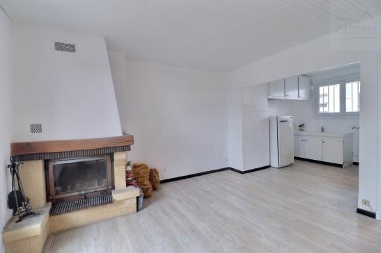 LA SEYNE SUR MER  PROCHE PORT  A VENDRE  APPARTEMENT 3 PIECES BALCON 
