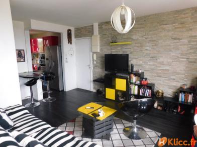 APPARTEMENT 3 CHAMBRES AVEC BALCON 
