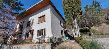 Appartement T4 dans villa avec terrasse
