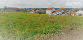 SOUS-COMPROMIS : Magnifique terrain constructible de 2199m2 sur Bizonnes
