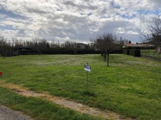 Beau terrain plat de 837m2
