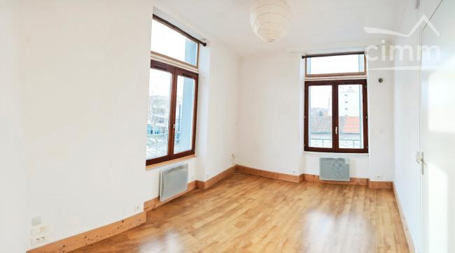 A VENDRE T2 DE 34 M� DANS LE 8 �me
