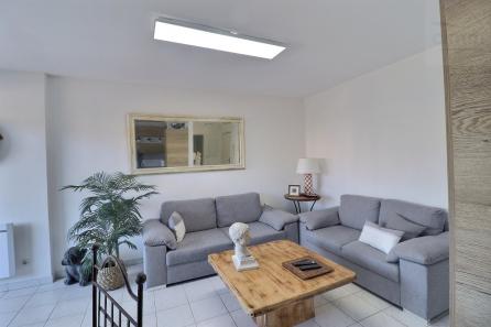 SANARY VENTE D'UN APPARTEMENT 3 PIECES + TERRASSE + ASCENSEUR + BOX FERME+PLACE PARKING
