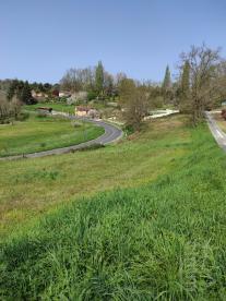 A vendre � Sarlat la can�da (24200) terrain constructible de 1800 m�
