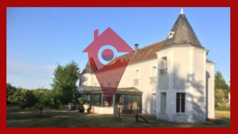 Maison de Maitre & un pavillon dans un parc arbor� 
