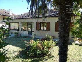A vendre � Sarlat la Can�da (24200) Maison plain-pied T8 sur un sous-sol int�gral 
