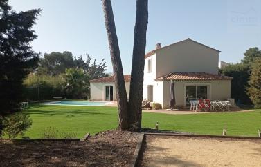 VENTE SIX FOURS VILLA INDEPENDANTE RECENTE DE 6 PIECES  SUR TERRAIN DE 1250 M2 GRANDE PISCINE CHAUFF