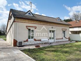 Maison 3 chambres, proche �cole et coll�ge.
