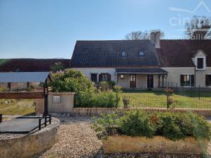 Maison de campagne dans ancien corps de ferme
