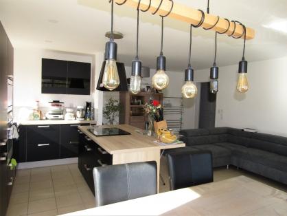 Appartement traversant de type 4 sur Chamb�ry le Vieux.
