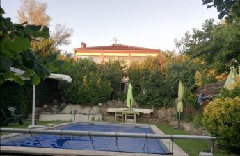 Enplacement exeptionel pour cette superbe propri�t� avec piscine
