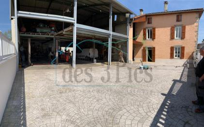 Grande maison en deux parties aux nombreuses possibilit�s
