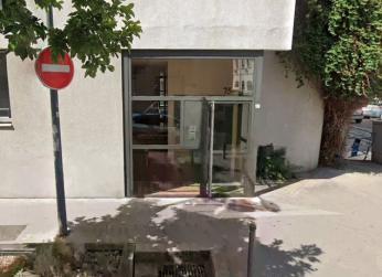 Place de parking aux CHARPENNES 17 m 2
